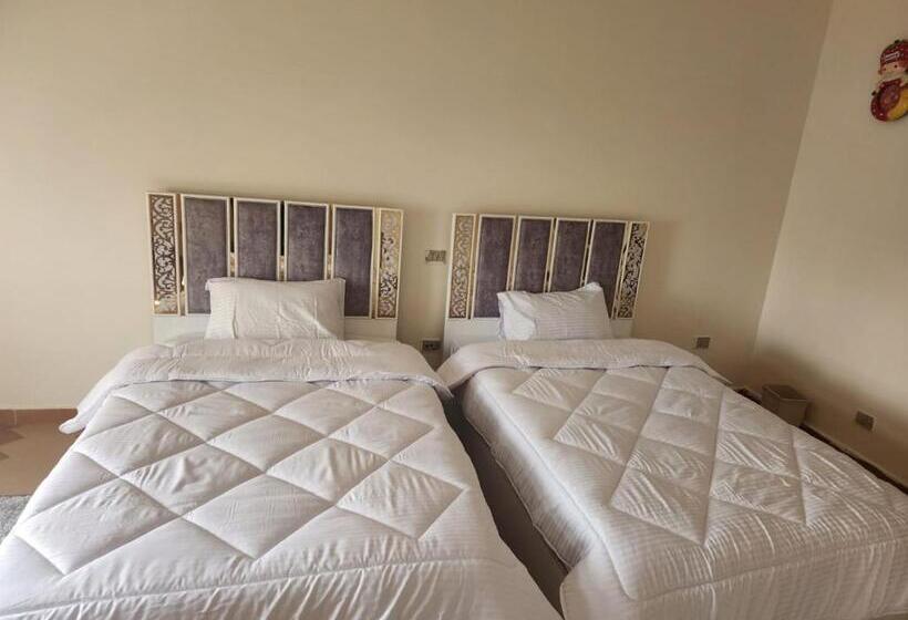 Apartment In Pyramids Gardens