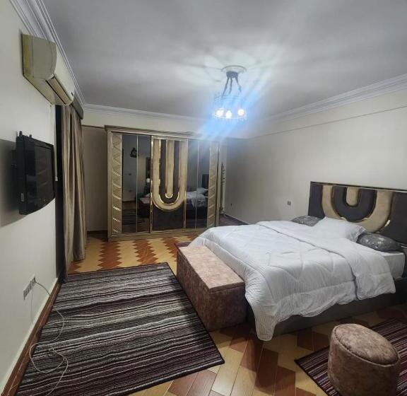 Apartment In Pyramids Gardens