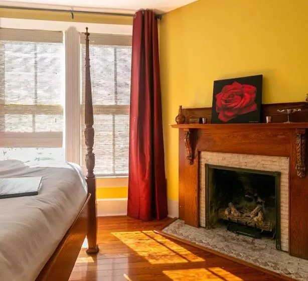 ベッドアンドブレックファースト Inspiration Room At Camellia Rose Inn Downtown