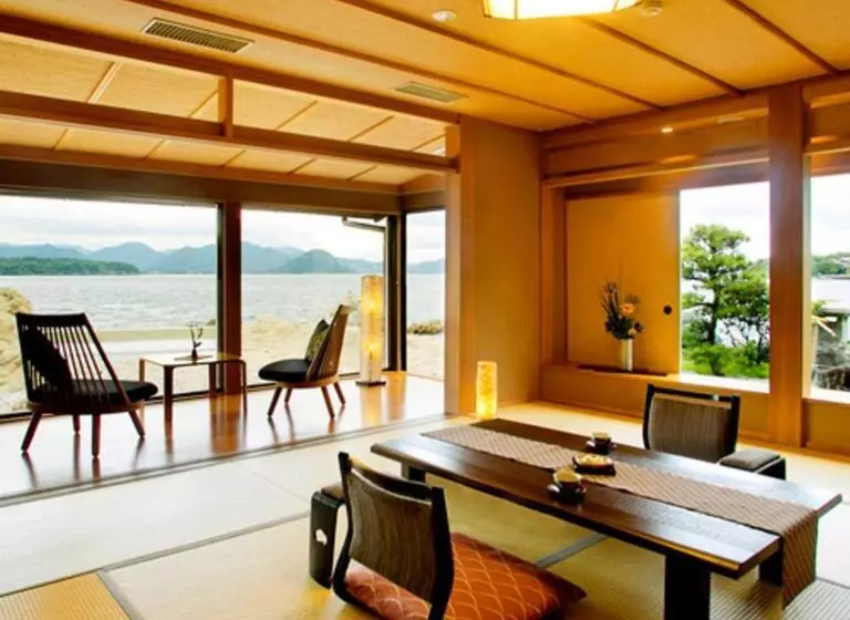 Hotelli 夕景の宿　海のゆりかご　萩小町