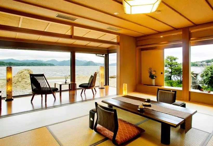 Hotelli 夕景の宿　海のゆりかご　萩小町