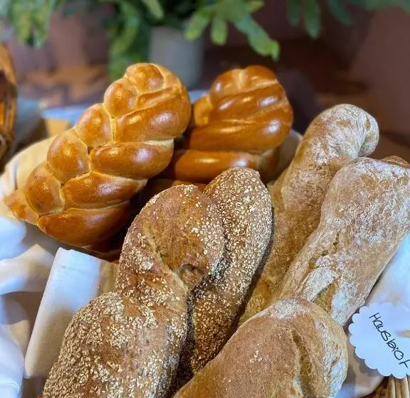 Hotelli Alpina Einhorn   Self Check In