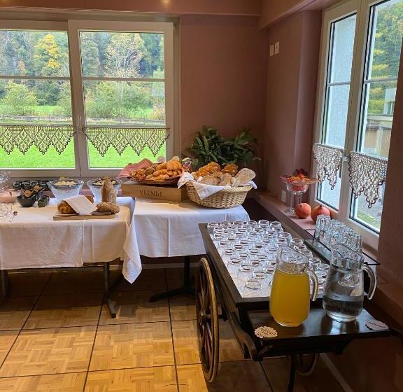 هتل Alpina Einhorn Self Check In