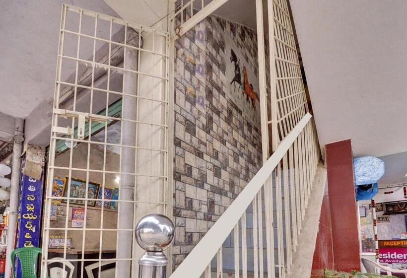 Hotelli Collection O Sri Shanthi Residency