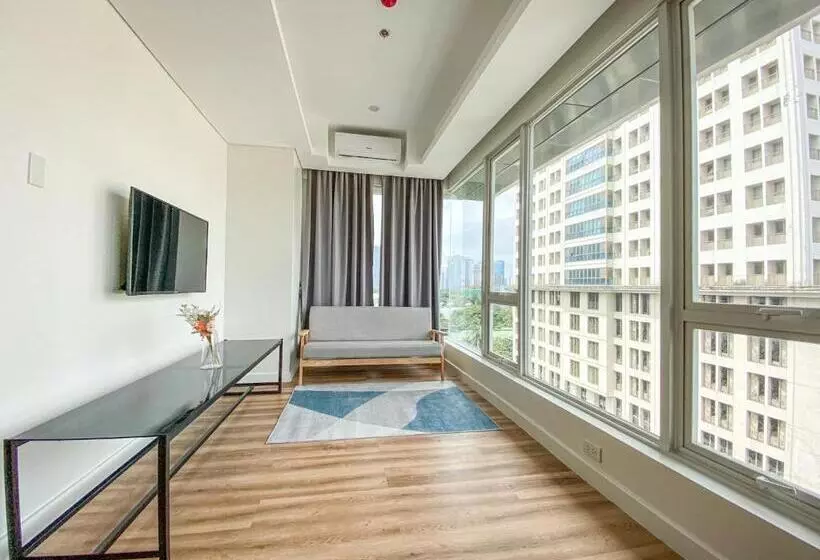 ホテル Wesfame Suites