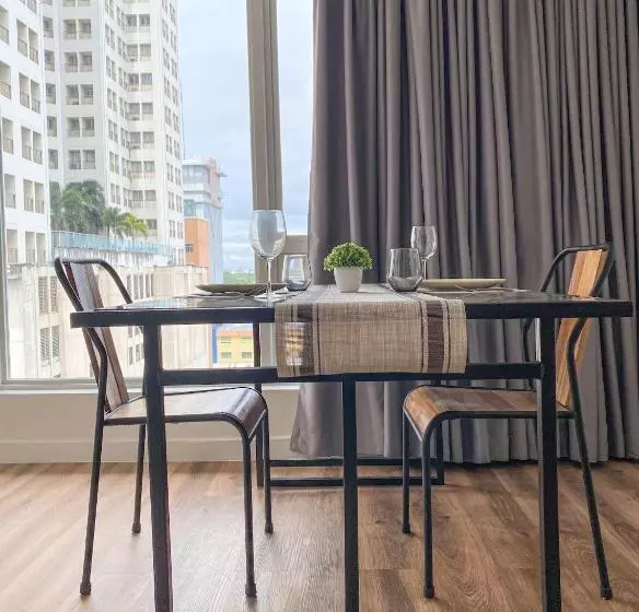 ホテル Wesfame Suites