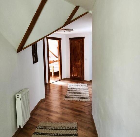 پانسیون Casa De Sub Sipote