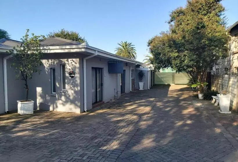 Majatalo Day Zha Voux Guesthouse