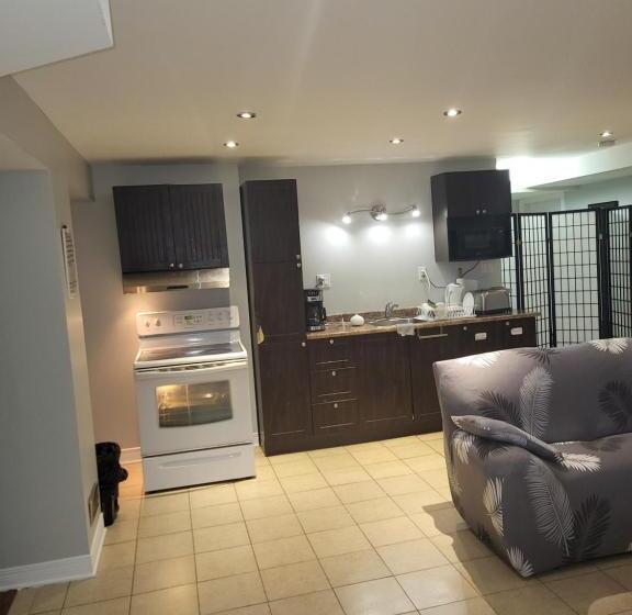 Пансион Lovely Guest Entire Apartment Minutes From Ottawa Airport