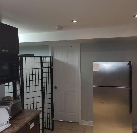 פנסיון Lovely Guest Entire Apartment Minutes From Ottawa Airport