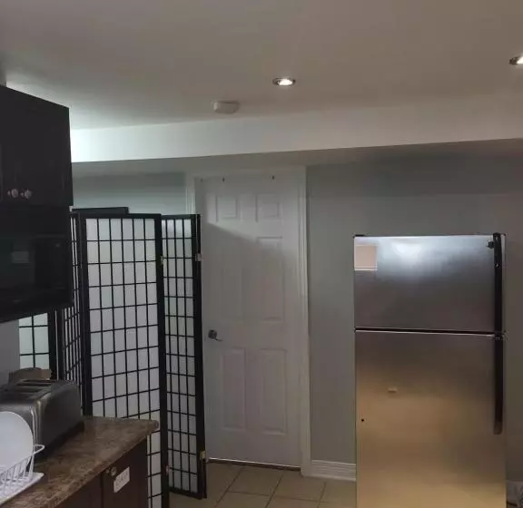 ペンション Lovely Guest Entire Apartment Minutes From Ottawa Airport