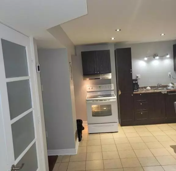 ペンション Lovely Guest Entire Apartment Minutes From Ottawa Airport