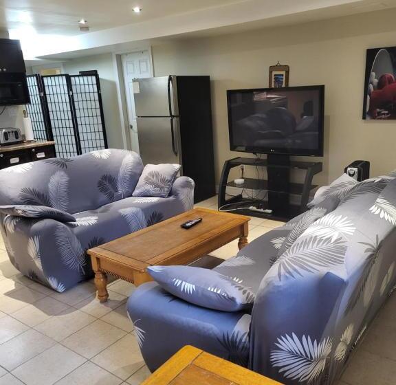 פנסיון Lovely Guest Entire Apartment Minutes From Ottawa Airport