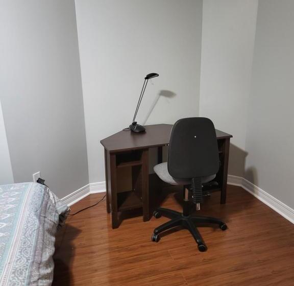 Пансион Lovely Guest Entire Apartment Minutes From Ottawa Airport