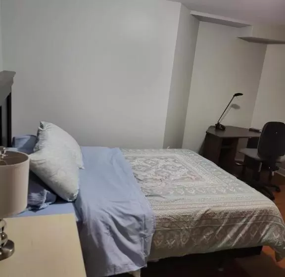 ペンション Lovely Guest Entire Apartment Minutes From Ottawa Airport