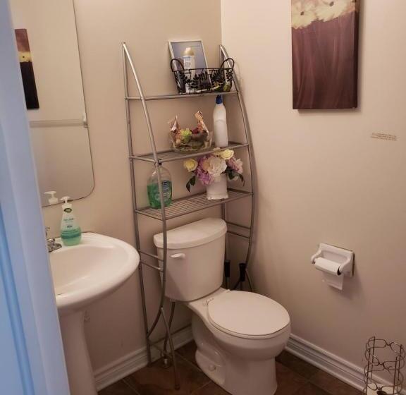 פנסיון Lovely Guest Entire Apartment Minutes From Ottawa Airport