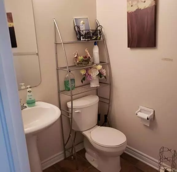 ペンション Lovely Guest Entire Apartment Minutes From Ottawa Airport