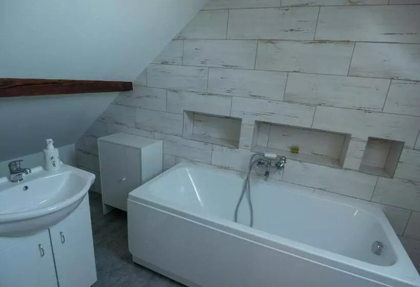 Majatalo Penzión Záruby