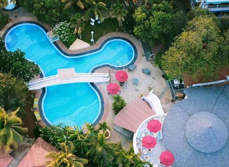 渡假胜地 Sashas Holiday Village