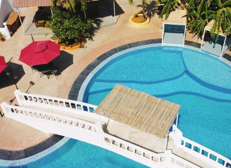 渡假胜地 Sashas Holiday Village