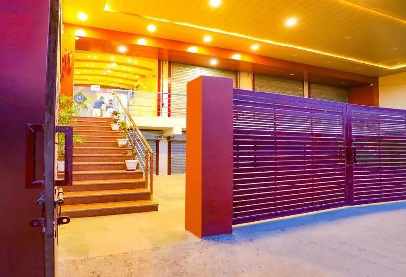 هتل Fabexpress Trijal Inn