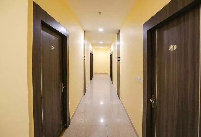 هتل Fabexpress Trijal Inn