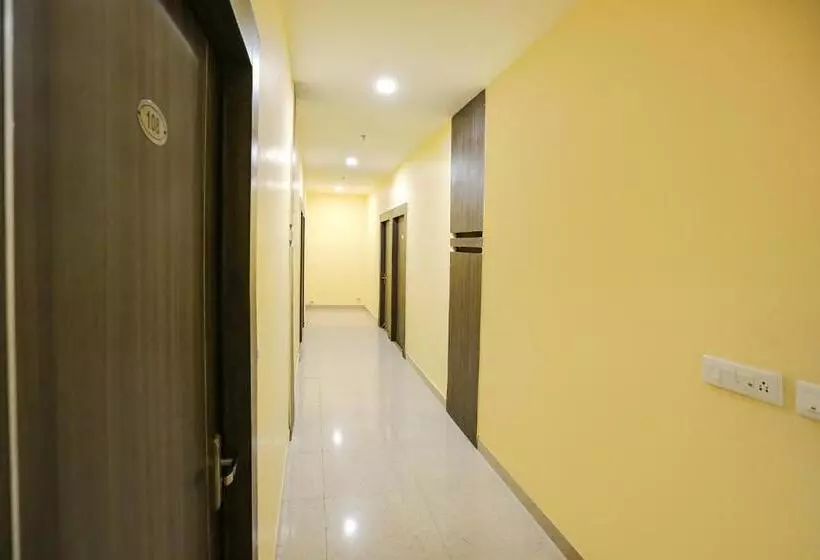 هتل Fabexpress Trijal Inn