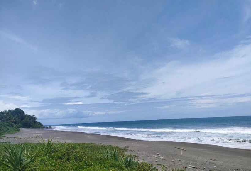 בית מלון כפרי Kirai House Pantai Madasari Beach Front View