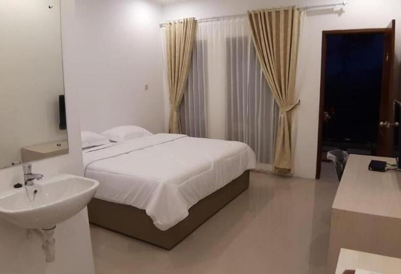 בית מלון כפרי Kirai House Pantai Madasari Beach Front View