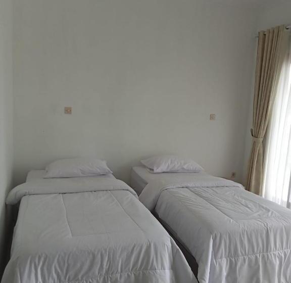 בית מלון כפרי Kirai House Pantai Madasari Beach Front View