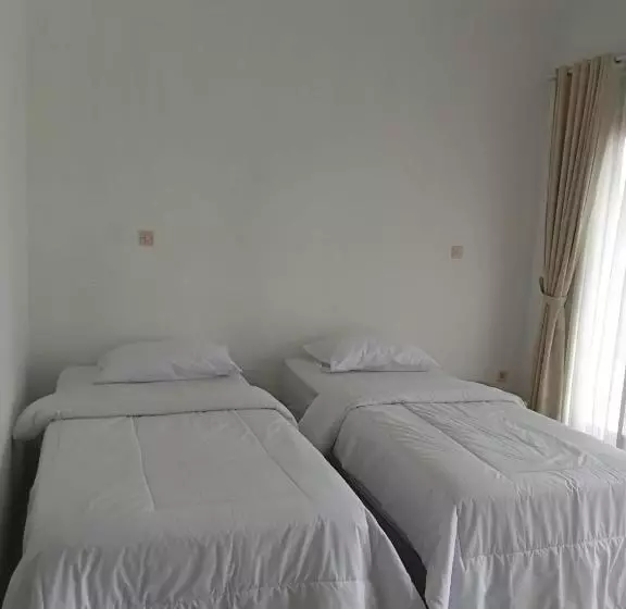 هتل Kirai House Pantai Madasari Beach Front View