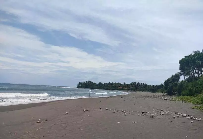 هتل Kirai House Pantai Madasari Beach Front View