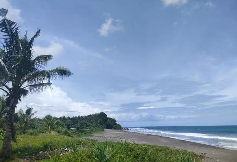 هتل Kirai House Pantai Madasari Beach Front View