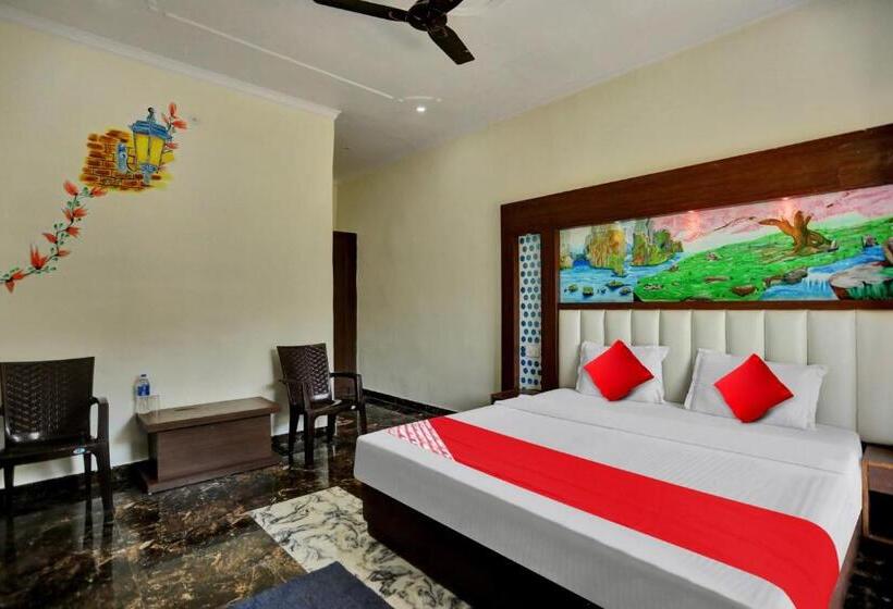 Отель Oyo Lawendra Home Stay