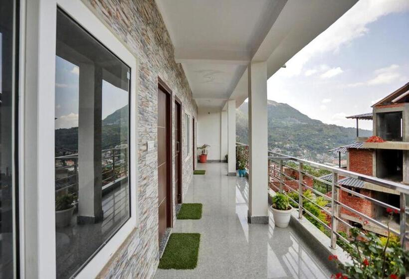 Отель Oyo Lawendra Home Stay