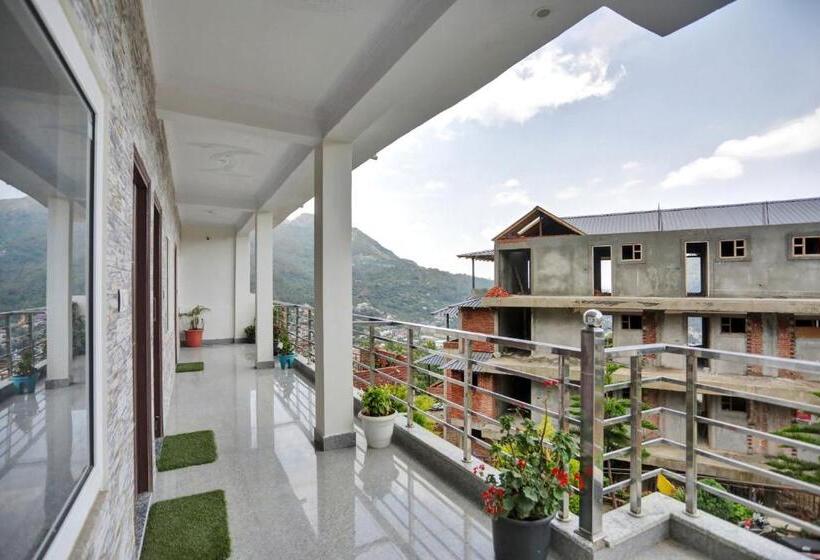 Отель Oyo Lawendra Home Stay