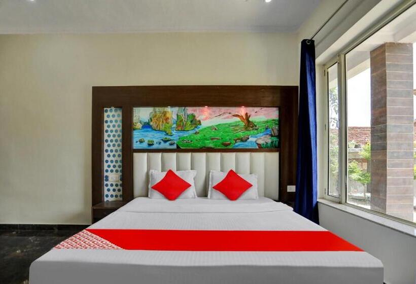 Отель Oyo Lawendra Home Stay