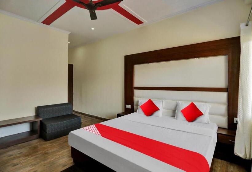 Отель Oyo Lawendra Home Stay