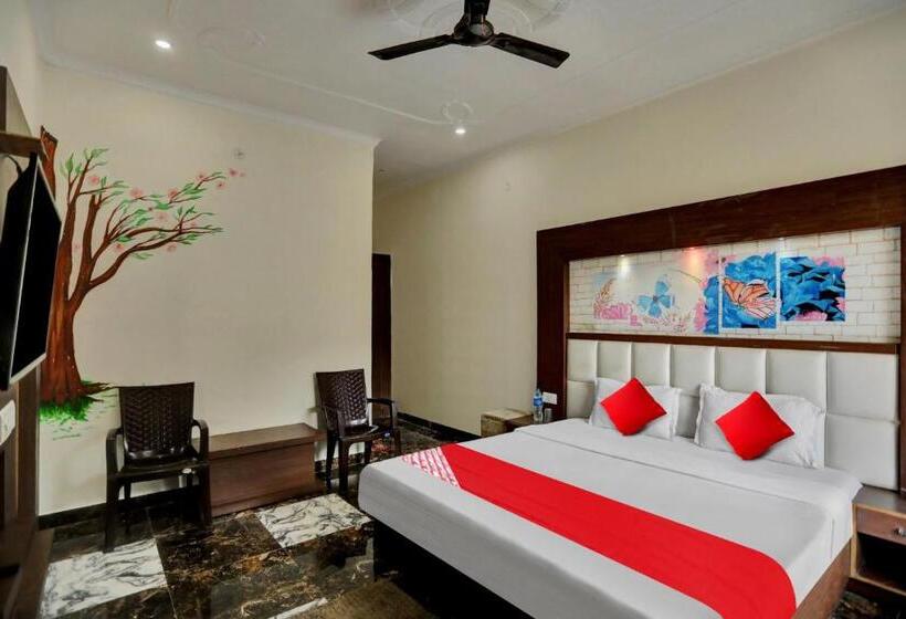 Отель Oyo Lawendra Home Stay