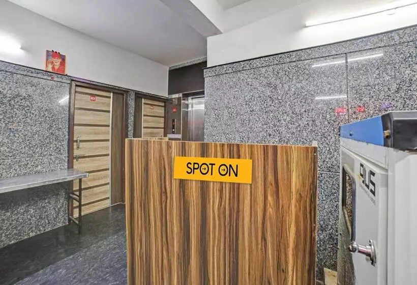 ホテル Spot On 81164 San International