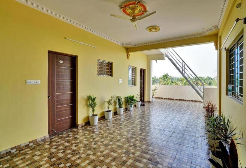 호텔 Spot On 81261 Karthik Deluxe