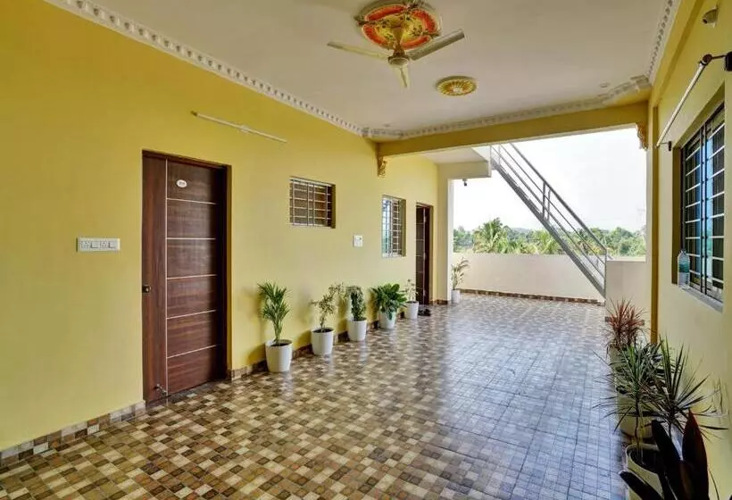 Hotelli Spot On 81261 Karthik Deluxe