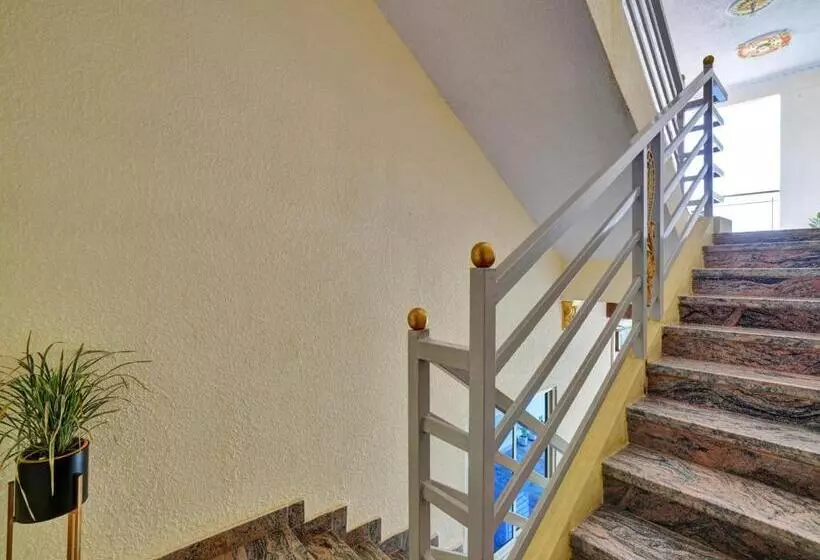 Hotelli Spot On 81261 Karthik Deluxe