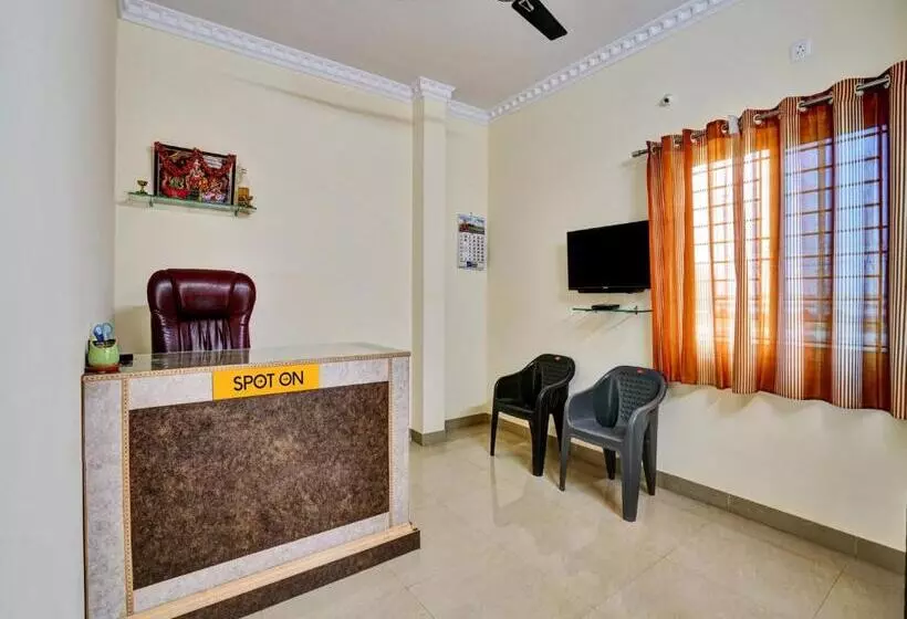 Hotelli Spot On 81261 Karthik Deluxe