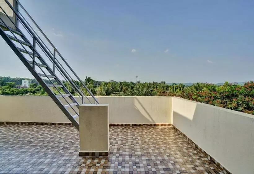 Hotelli Spot On 81261 Karthik Deluxe