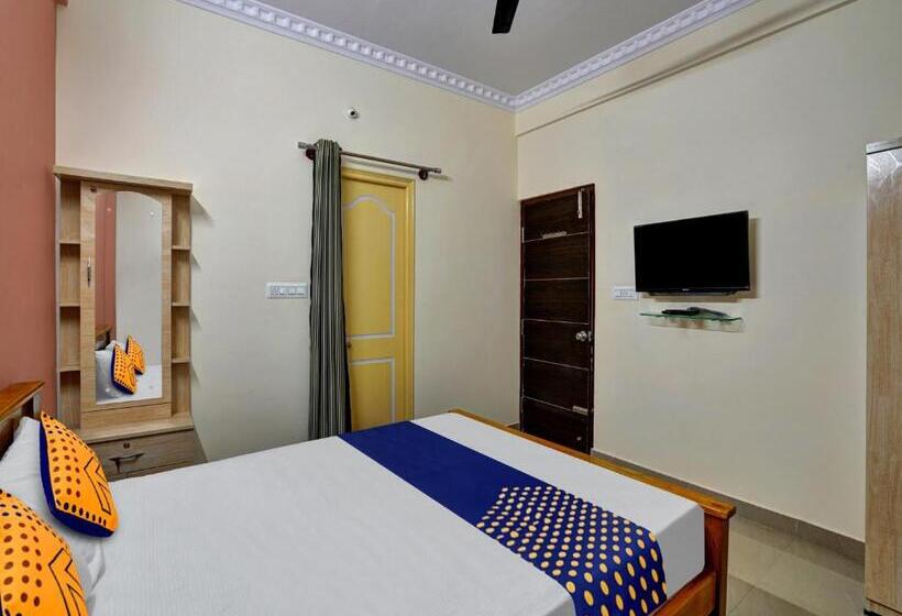 호텔 Spot On 81261 Karthik Deluxe