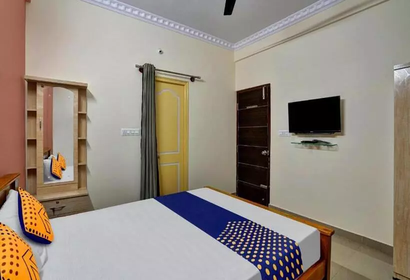 Hotelli Spot On 81261 Karthik Deluxe