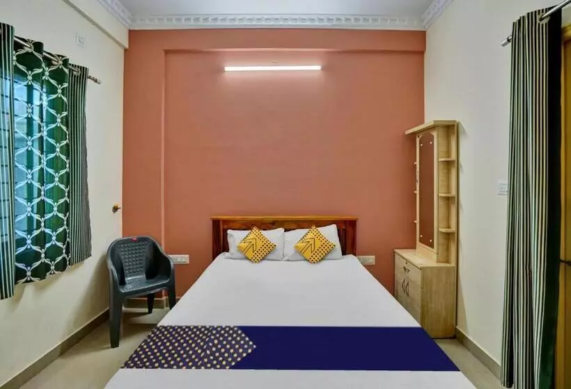 Hotelli Spot On 81261 Karthik Deluxe