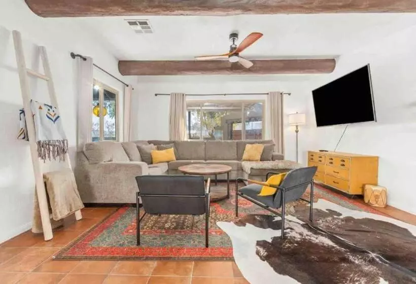 ホテル Your Own Private Ranch In The Desert With Horses And Acres Of Property
