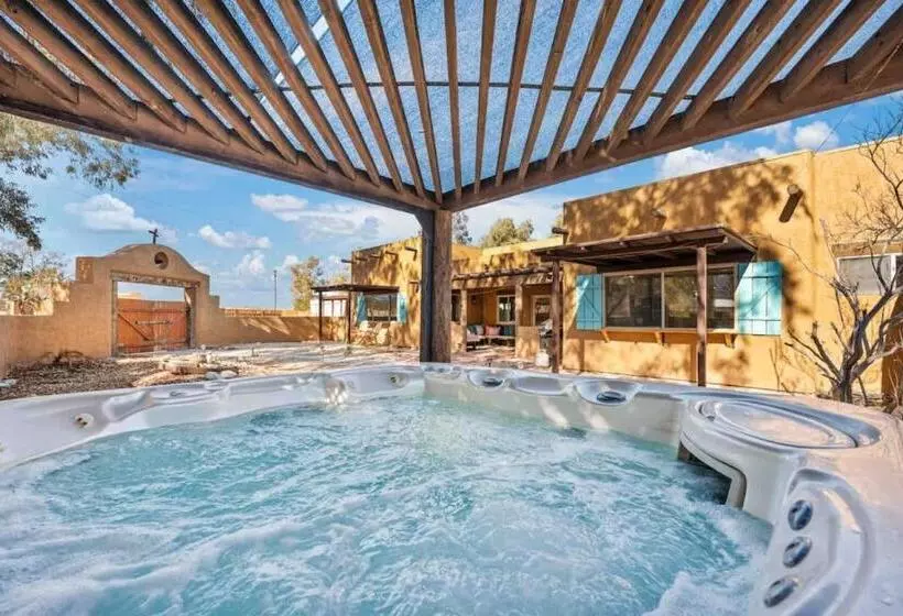 ホテル Your Own Private Ranch In The Desert With Horses And Acres Of Property